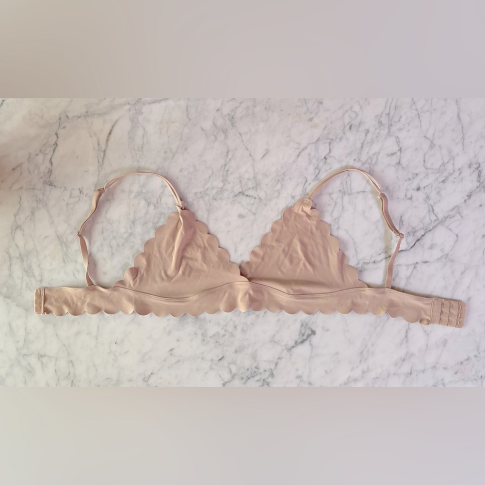 Scalloped Edge Triangle Bra - Cream